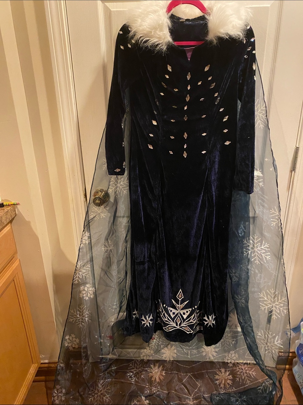 Women’s Dark Blue Velvet Dress with Faux Fur Collar women’s costume size Medium
